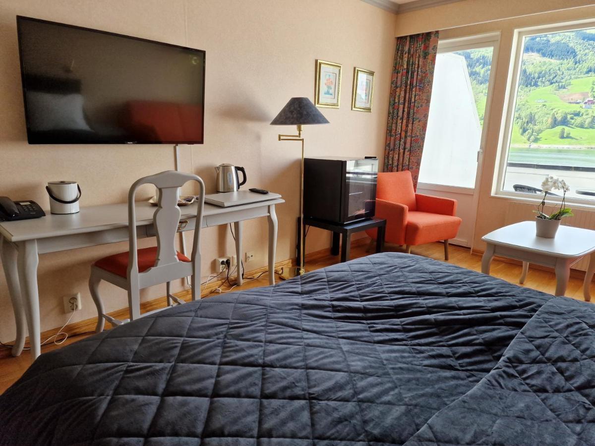 Olden Fjordhotel Εξωτερικό φωτογραφία