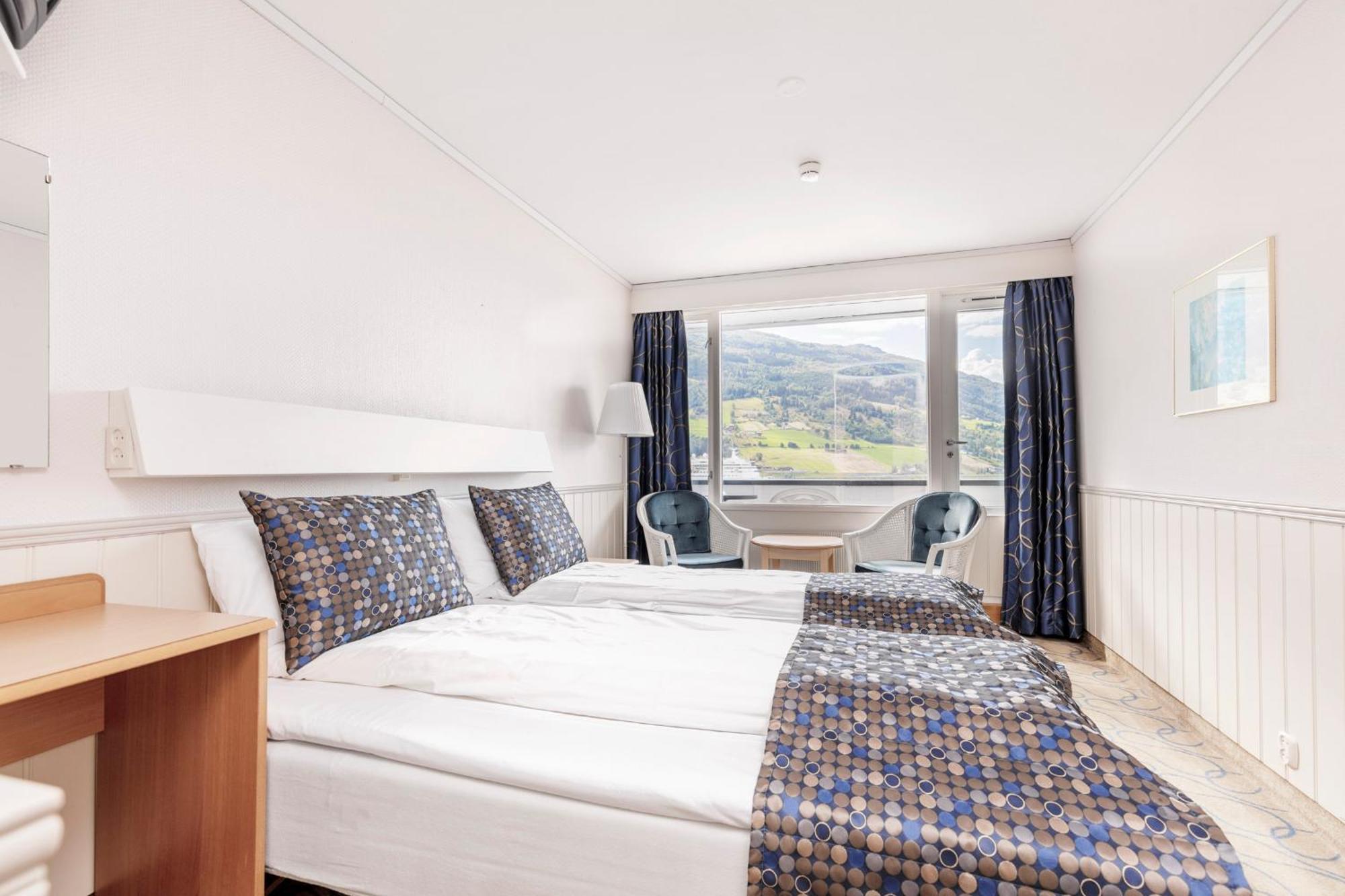 Olden Fjordhotel Εξωτερικό φωτογραφία
