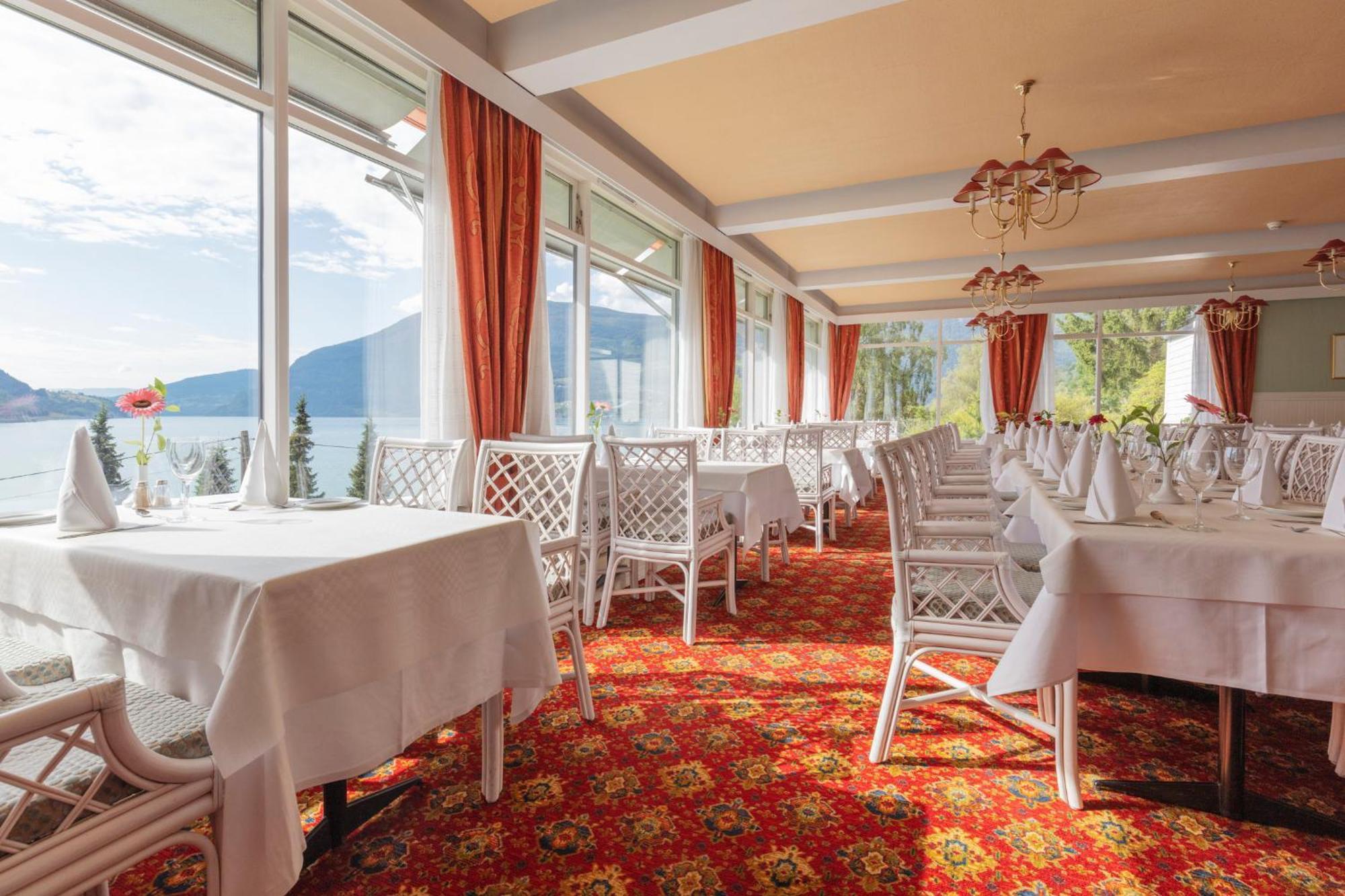 Olden Fjordhotel Εξωτερικό φωτογραφία
