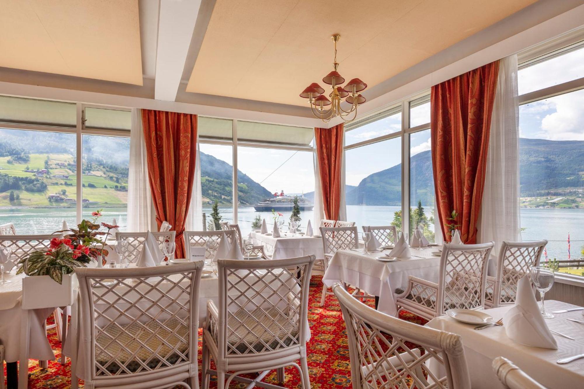Olden Fjordhotel Εξωτερικό φωτογραφία