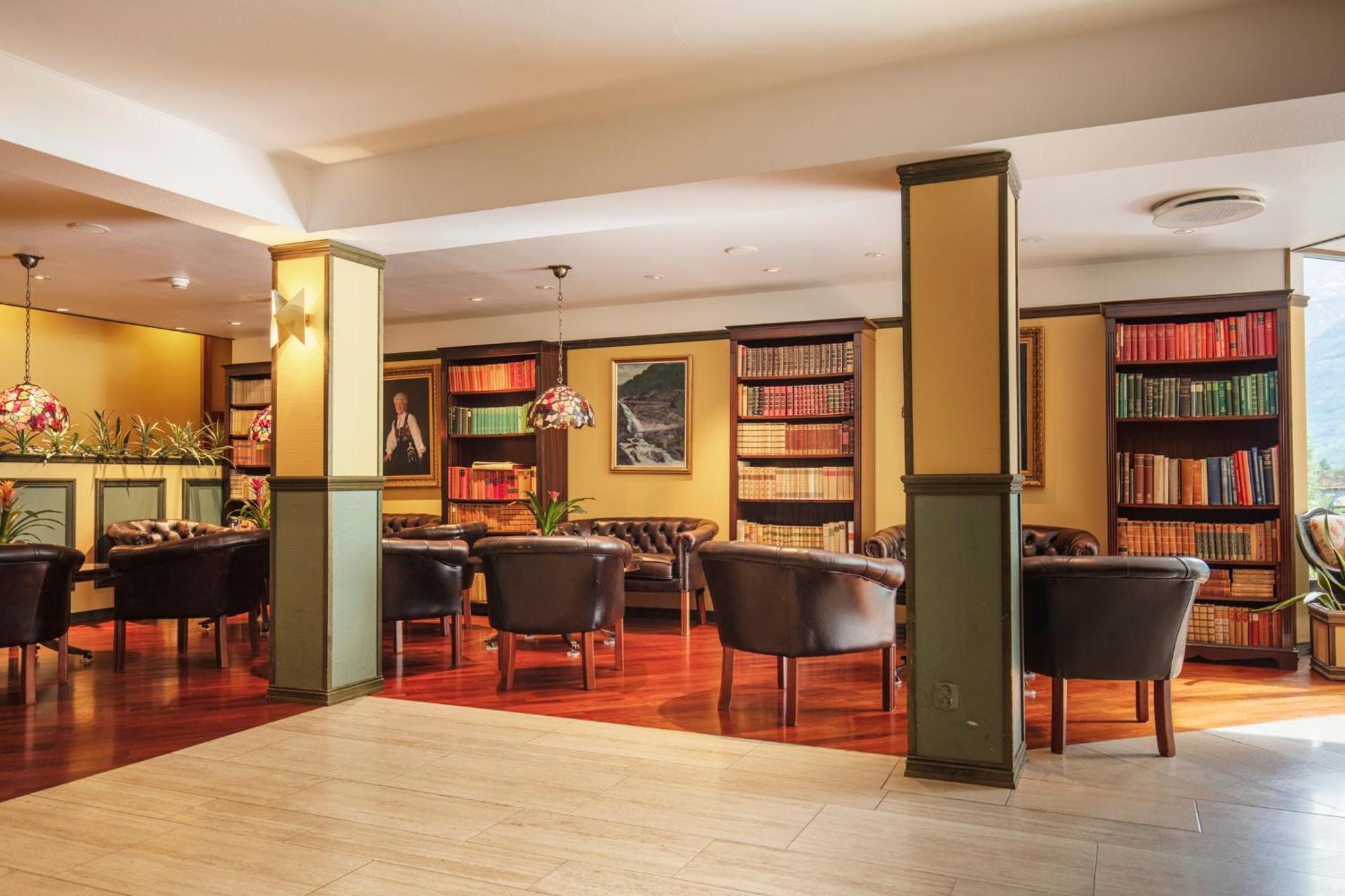 Olden Fjordhotel Εξωτερικό φωτογραφία
